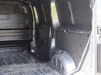 2021-peugeot-expert-1448207-46863597