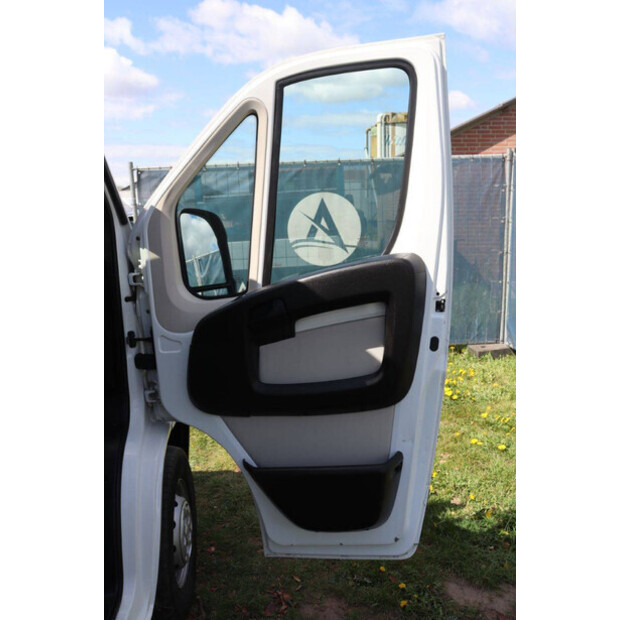 2018 Peugeot BOXER-46863700