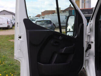 2020-renault-master-1448216-46864000