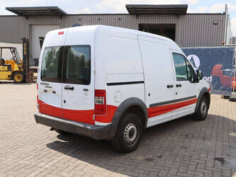 ford-transit-1448219-46864126