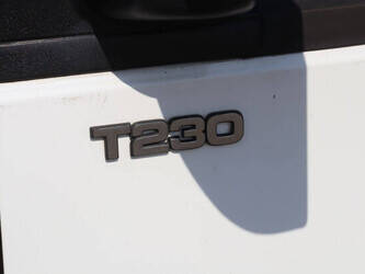 ford-transit-1448219-46864132