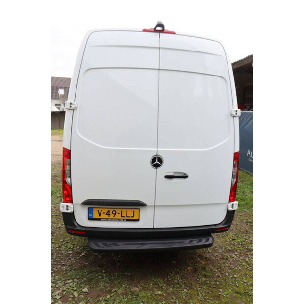 Mercedes-Benz SPRINTER-46864324