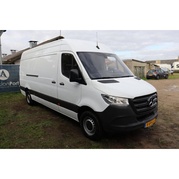 Mercedes-Benz SPRINTER-46864326