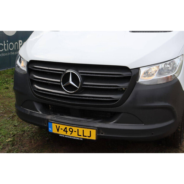Mercedes-Benz SPRINTER-46864329