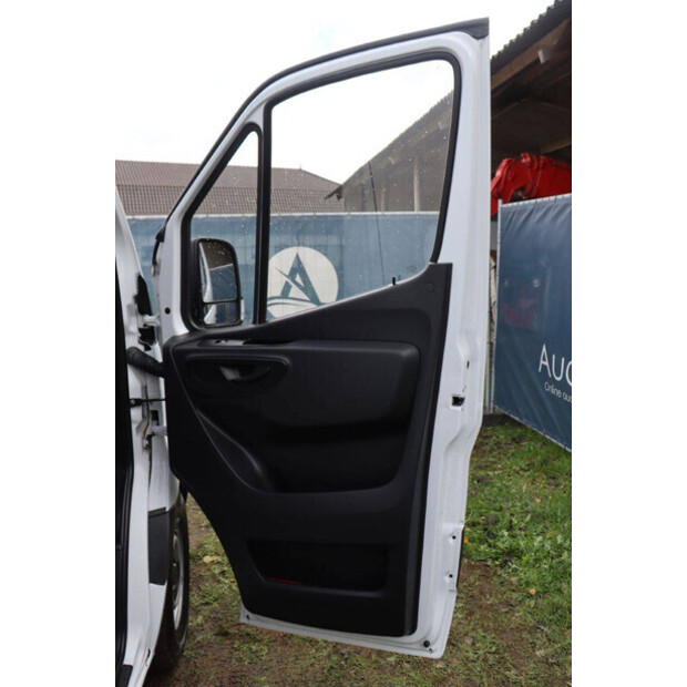 Mercedes-Benz SPRINTER-46864359