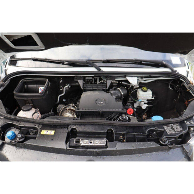 Mercedes-Benz SPRINTER-46864361