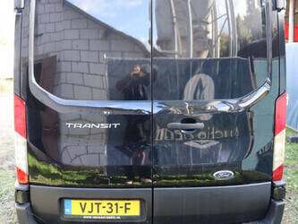 ford-transit-1448225-46864419