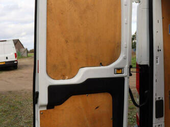 ford-transit-1448226-46864494