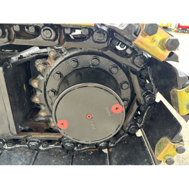 2015 كاتربيلر 305.5E2-46864648