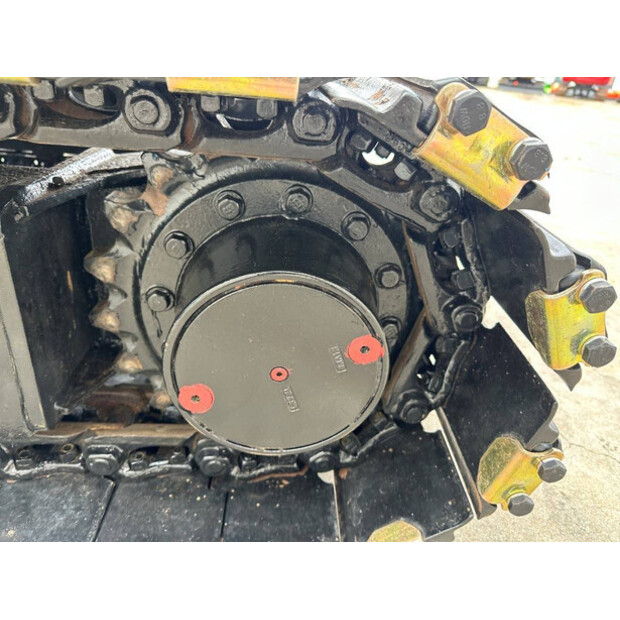 2015 كاتربيلر 305.5E2-46864649