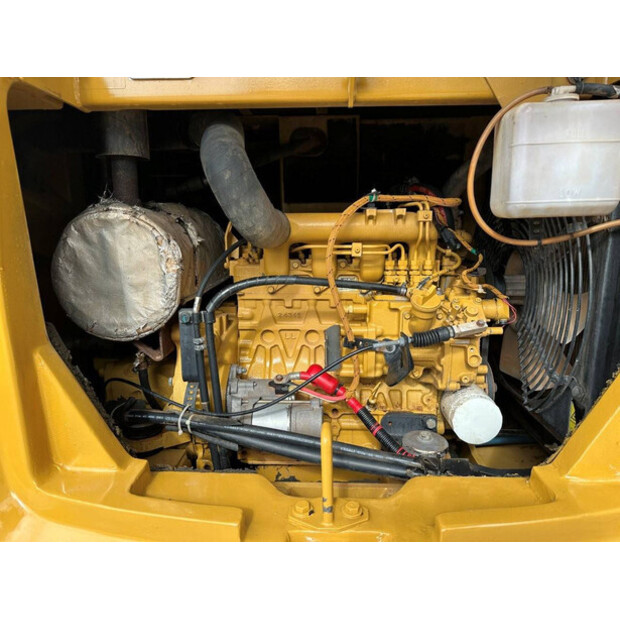 2015 كاتربيلر 305.5E2-46864654