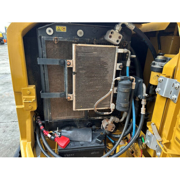 2015 كاتربيلر 305.5E2-46864660