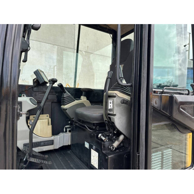 2015 كاتربيلر 305.5E2-46864661