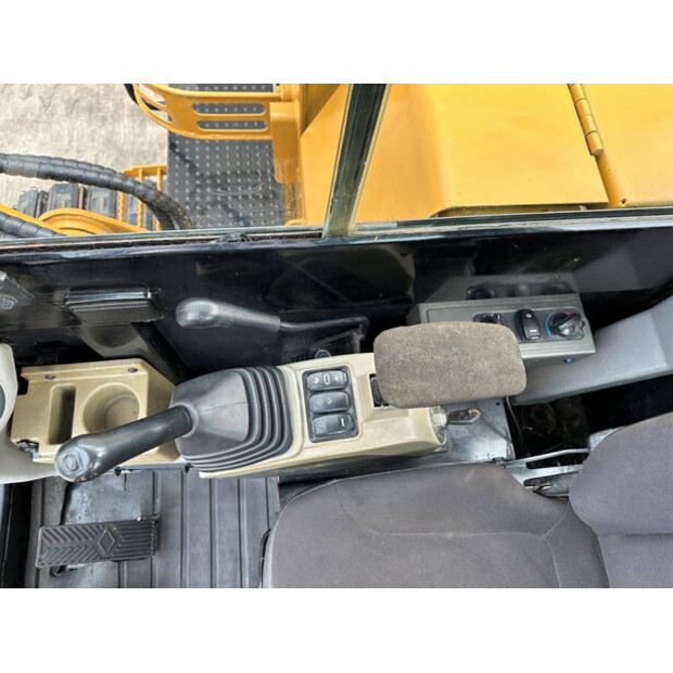 2015 كاتربيلر 305.5E2-46864663