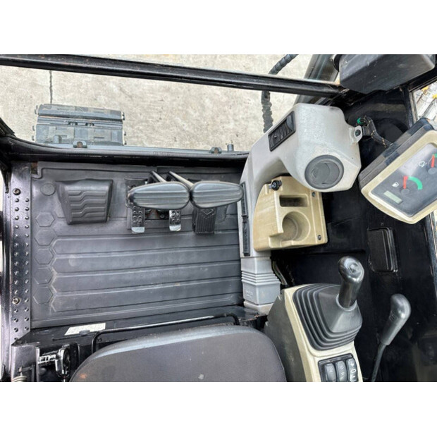 2015 كاتربيلر 305.5E2-46864664