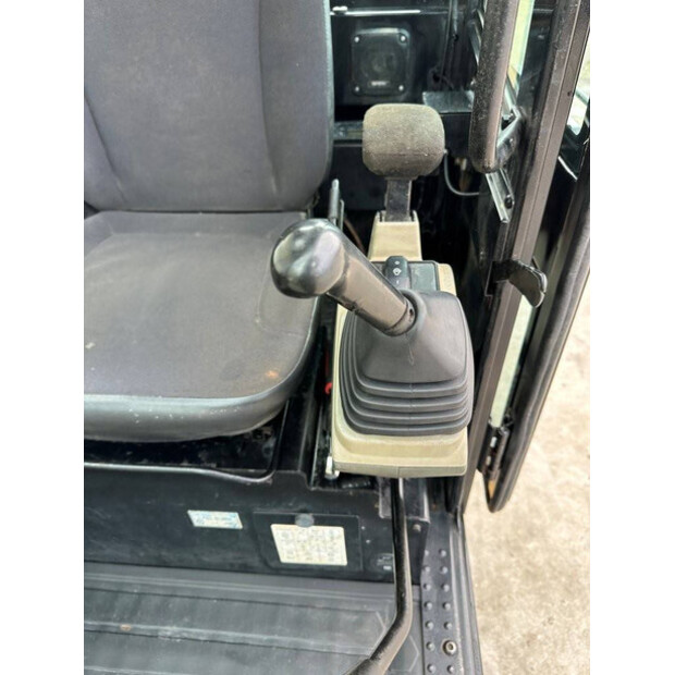 2015 كاتربيلر 305.5E2-46864665