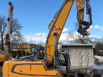 2019-liebherr-r946-1448308-46873620
