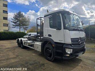 2017-mercedes-benz-antos-2543-1448343-46879805