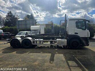 2017-mercedes-benz-antos-2543-1448343-46879807