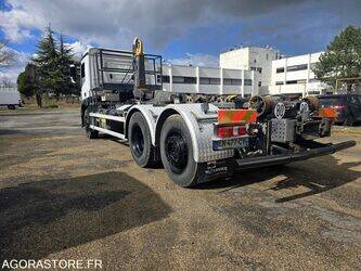 2017-mercedes-benz-antos-2543-1448343-46879809