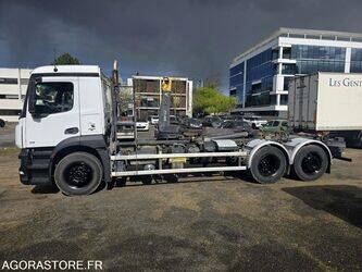 2017-mercedes-benz-antos-2543-1448343-46879810