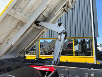 2016-iveco-stralis-1448360-46881643