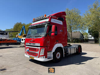 صورة ل رؤوس شاحنات 2017 فولفو FM