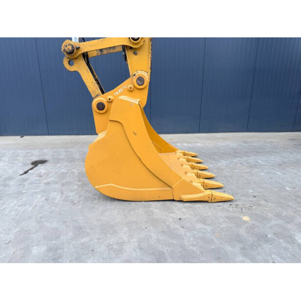 2018 Caterpillar 323-46885381