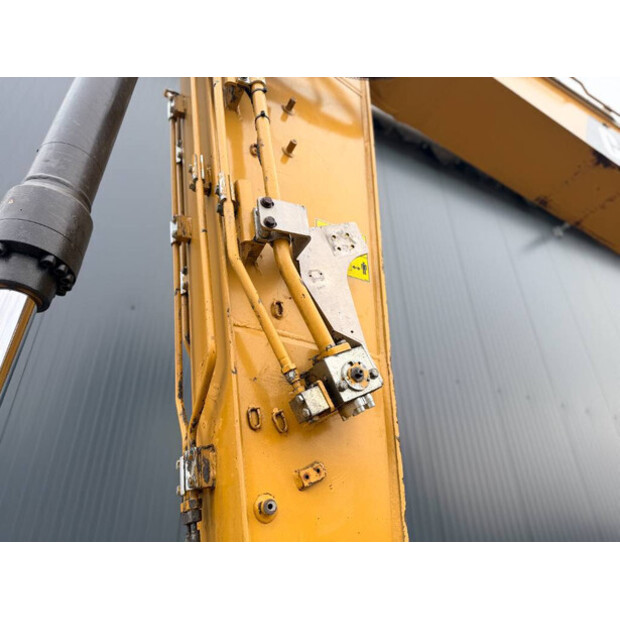 2018 Caterpillar 323-46885384