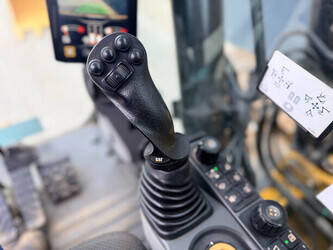 2018-caterpillar-323-1448718-46885407