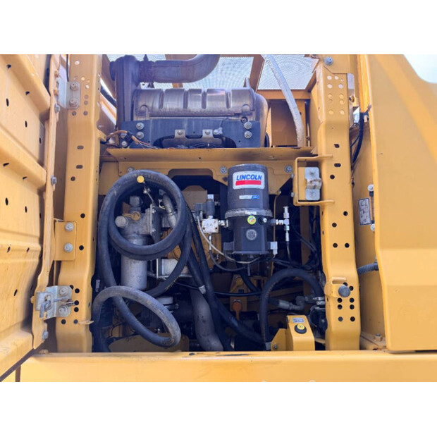 2020 Caterpillar 330-46885568