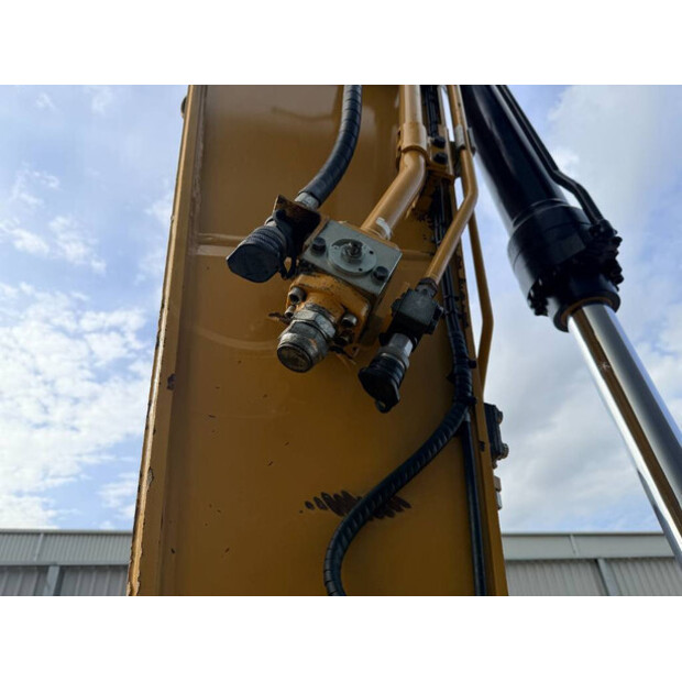 2020 Caterpillar 330-46885575