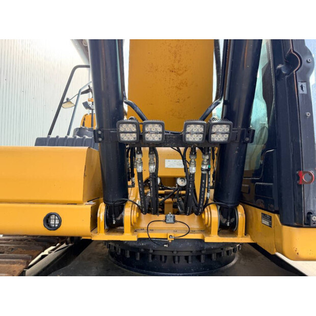 2020 Caterpillar 330-46885577