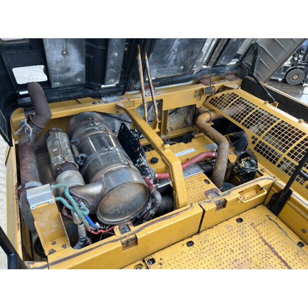 2015 Caterpillar 352FL-46885696