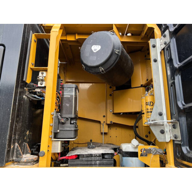 2015 Caterpillar 352FL-46885703