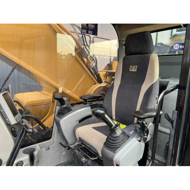 2015 Caterpillar 352FL-46885704