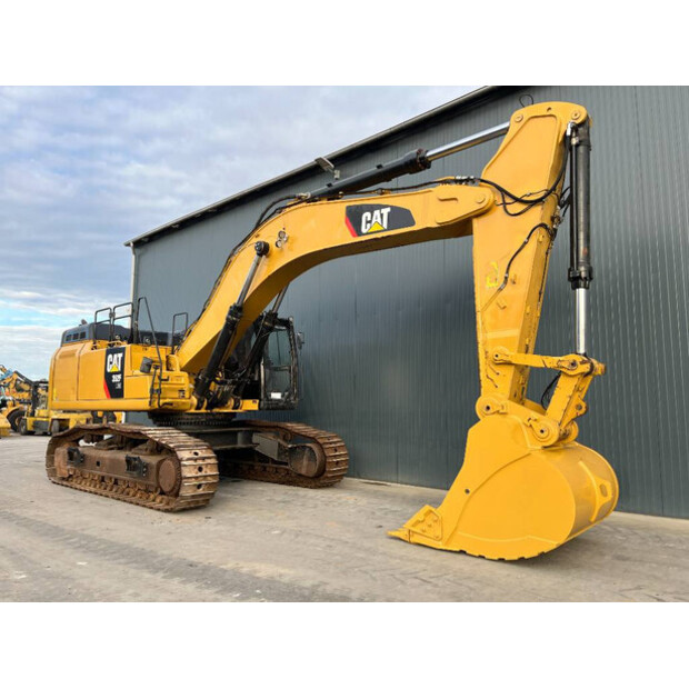 2015 Caterpillar 352FL-46885714