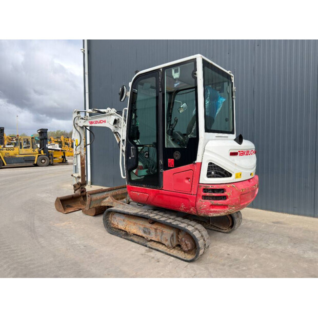 2017 TAKEUCHI TB230-46886256