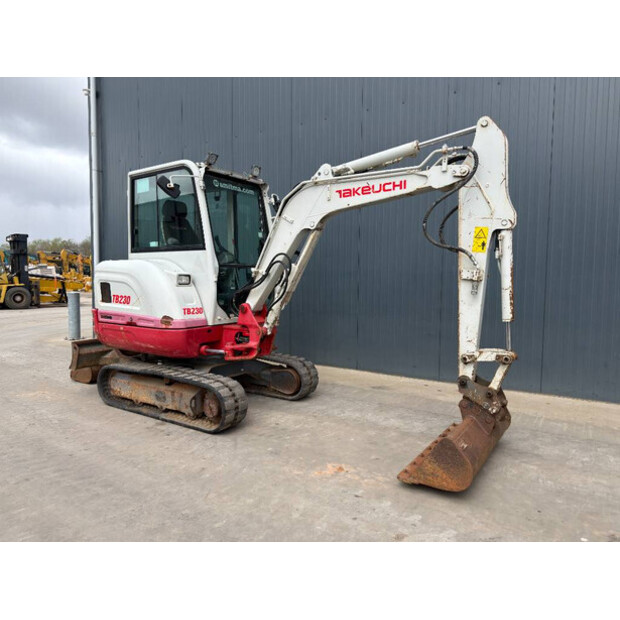 2017 TAKEUCHI TB230-46886297