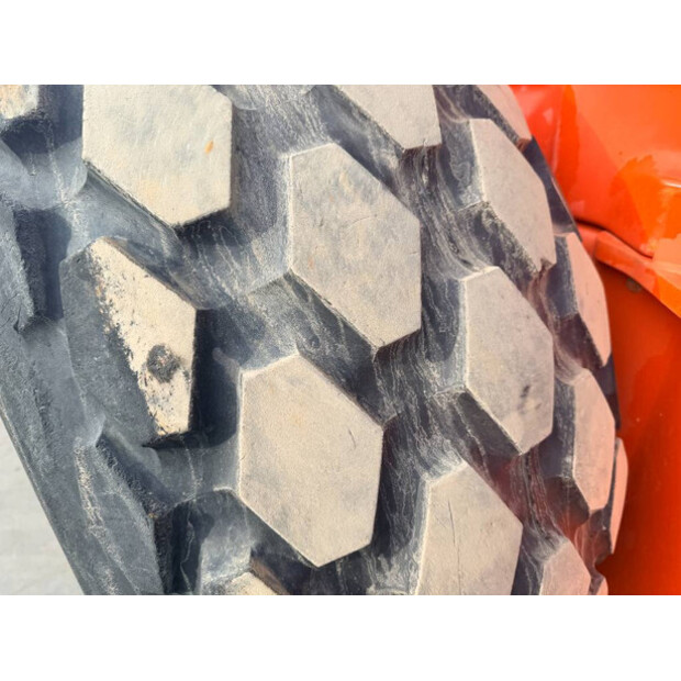 2011 كاتربيلر CS74-46886930