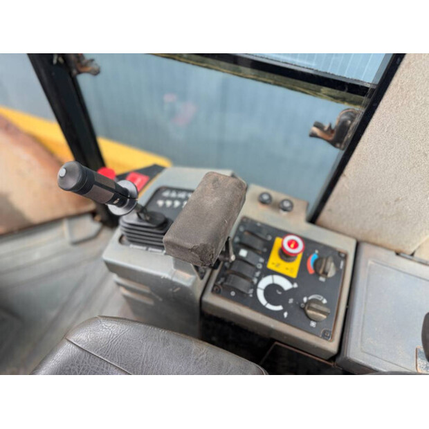 2012 كاتربيلر CS76 XT-46887025