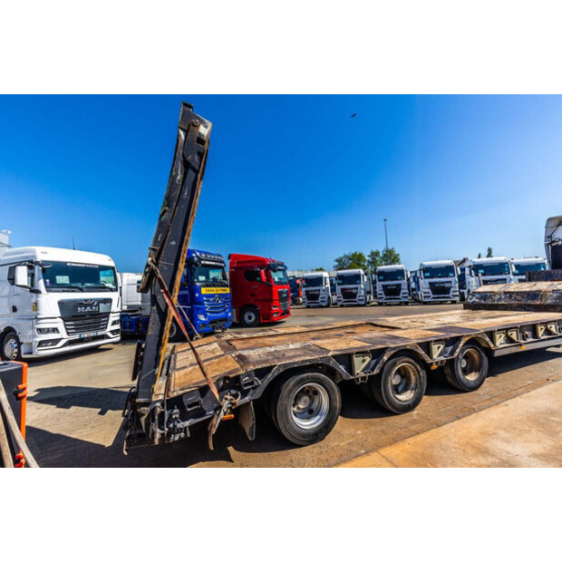 2002 Robuste Kaiser S570-46888903