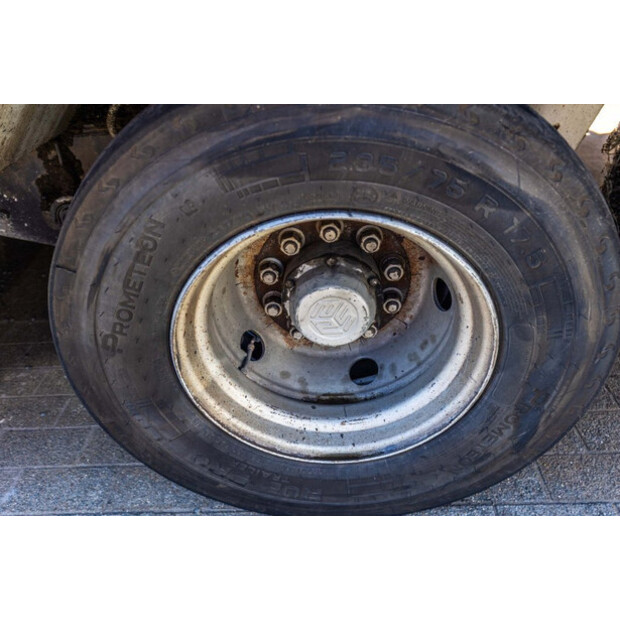 2002 Robuste Kaiser S570-46888909