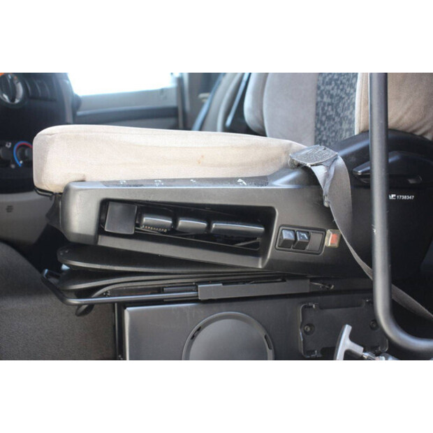 2008 داف XF105-46890041