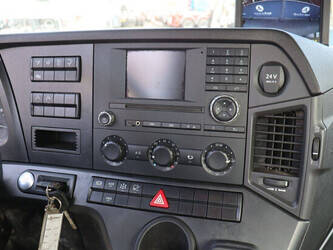 2018-mercedes-benz-arocs-1448865-46890430