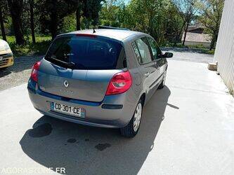 2009-renault-clio-1449024-46907065