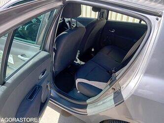 2009-renault-clio-1449024-46907070