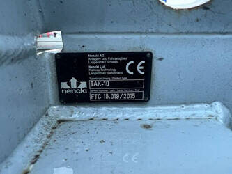 2016-mercedes-benz-1327-1449063-46910180