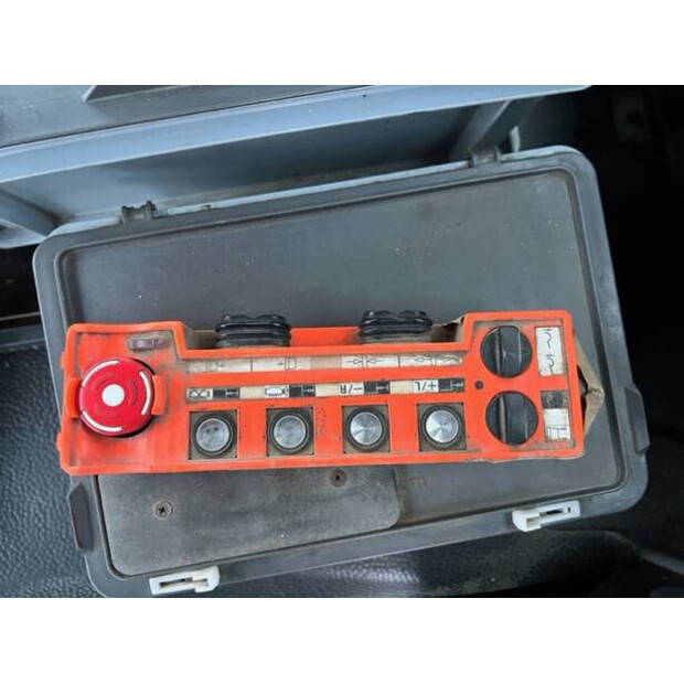 2016 Mercedes-Benz 1327-46910183