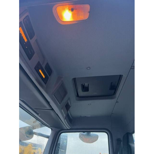 2016 Mercedes-Benz 1327-46910186